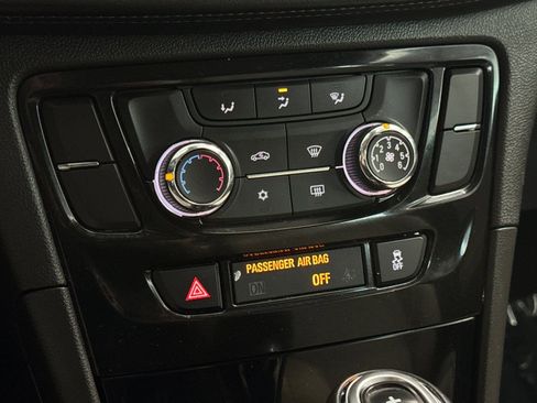 Used 2020 Buick Encore Preferred AWD/4WD image 21