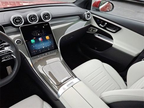 Used 2025 Mercedes-Benz GLC 300 4MATIC image 12