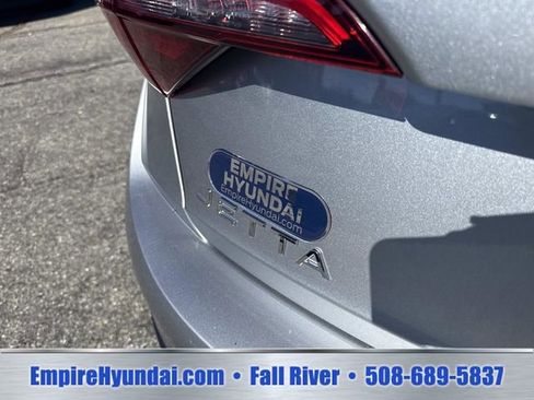 Used 2024 Volkswagen Jetta SE FWD image 5