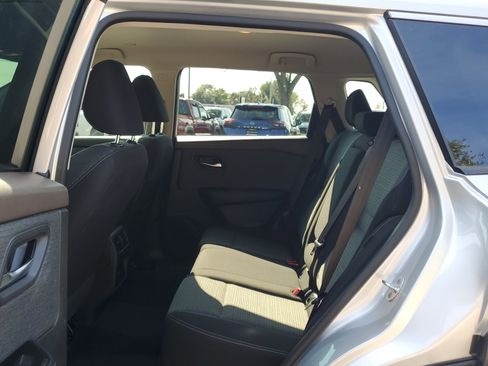 Used 2023 Nissan Rogue SV image 11