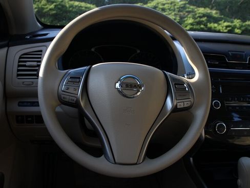 Used 2013 Nissan Altima 2.5 S FWD image 17