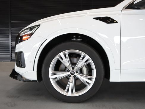 Used 2023 Audi Q8 Premium w/ Convenience Package AWD/4WD image 5