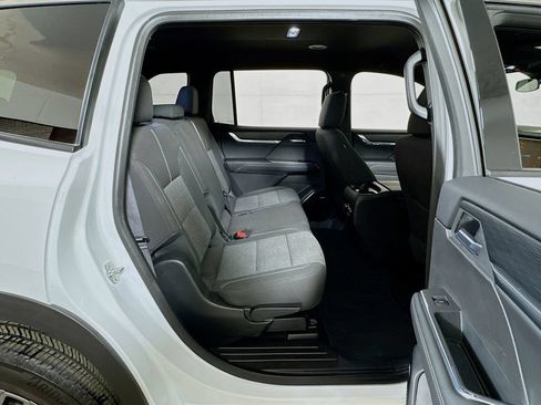 Certified 2025 GMC Acadia Elevation FWD image 26