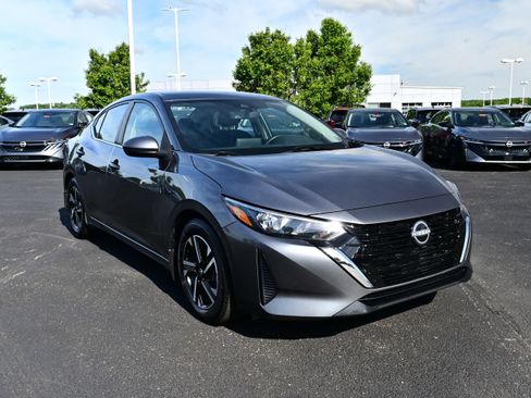 Used 2024 Nissan Sentra SV FWD image 2