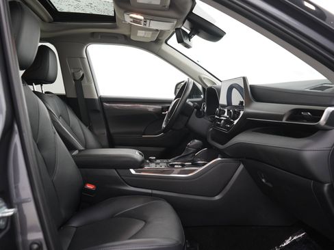 Used 2024 Toyota Highlander Limited AWD/4WD image 15