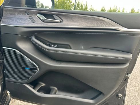 Used 2022 Jeep Grand Cherokee L Overland w/ Advanced Protech Group III image 42