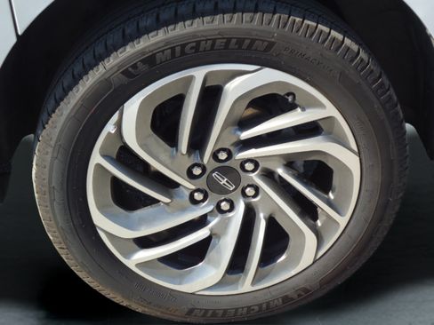 Used 2025 Lincoln Navigator L Reserve AWD/4WD image 9
