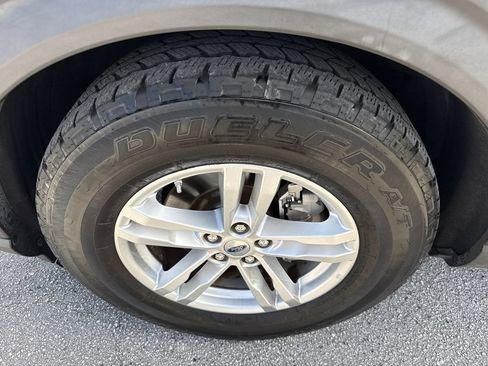 Used 2020 Ford Explorer XLT RWD image 11