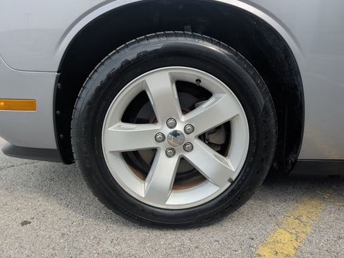 Used 2014 Dodge Challenger SXT RWD image 4