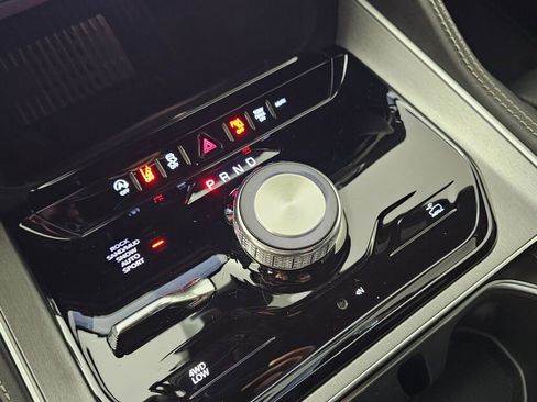 New 2026 Jeep Grand Wagoneer L 4WD w/ HD Trailer Tow Package image 31