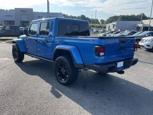 Certified 2024 Jeep Gladiator Sport AWD/4WD image 7