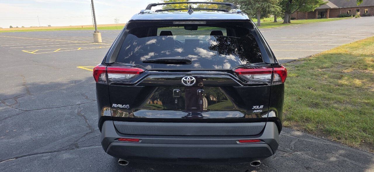 Used 2020 Toyota RAV4 XLE Premium AWD/4WD image 4