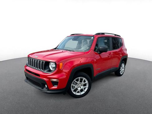 Certified 2022 Jeep Renegade Latitude w/ Convenience Group image 1