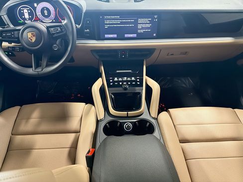 Certified 2025 Porsche Cayenne image 19