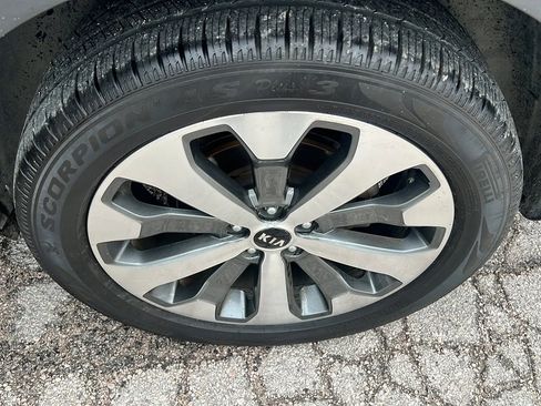 Used 2021 Kia Telluride S FWD image 32