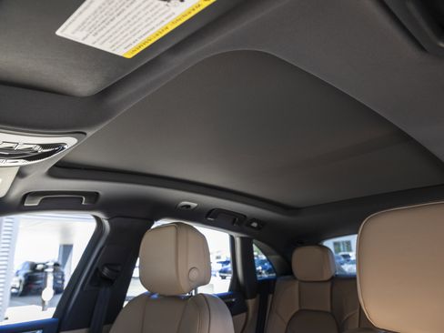 Certified 2025 Porsche Macan image 33