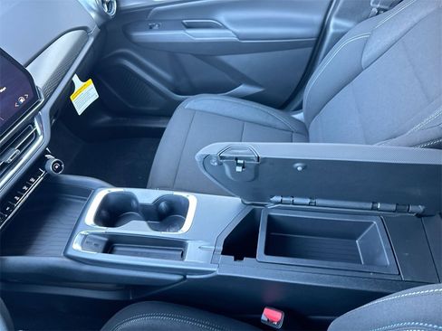 New 2026 Chevrolet Equinox EV LT image 24