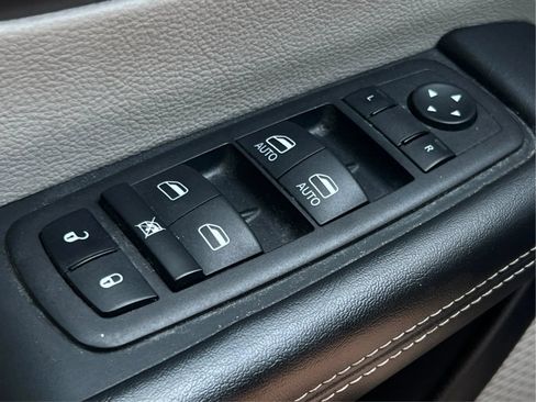 Used 2023 Chrysler Voyager LX FWD image 42