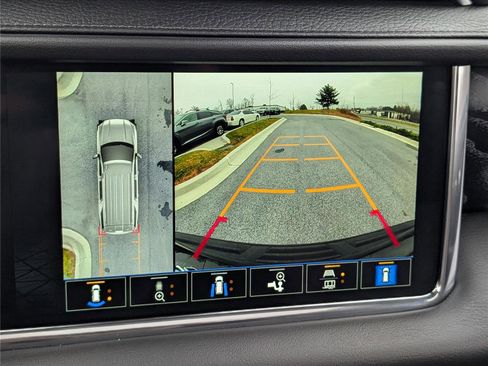 Used 2023 GMC Yukon XL Denali image 32