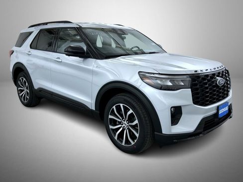 New 2026 Ford Explorer ST-Line image 3