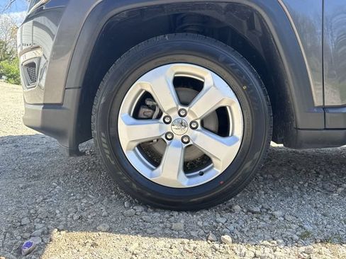 Used 2019 Jeep Compass Latitude FWD image 33