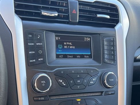 Used 2015 Ford Fusion SE image 18