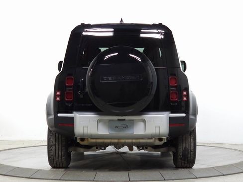 Used 2025 Land Rover Defender 110 S image 5