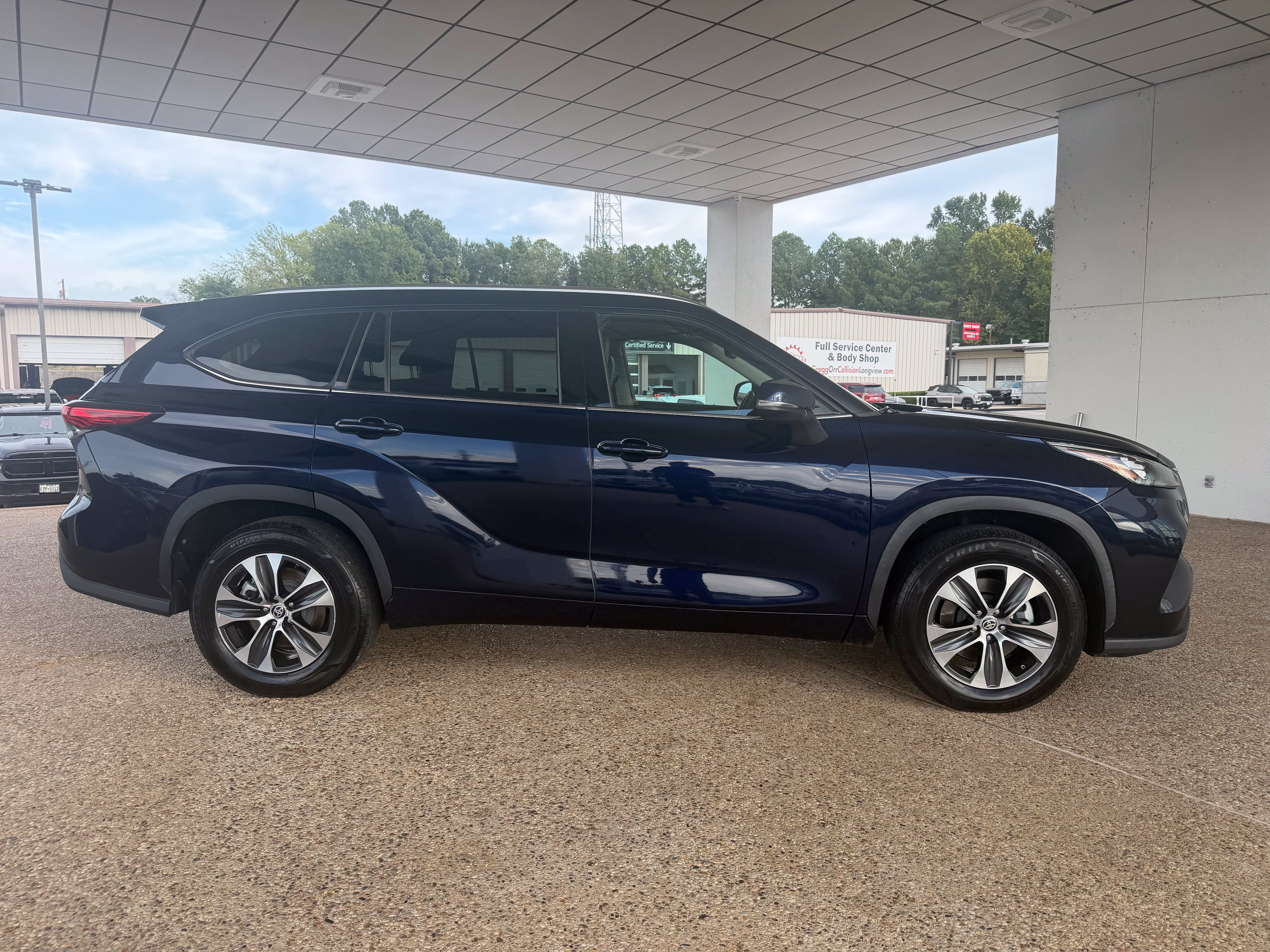 Used 2020 Toyota Highlander XLE FWD image 5