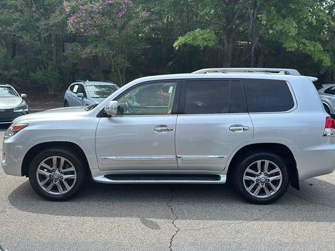 Used 2013 Lexus LX 570 4WD w/ Luxury Pkg image 8