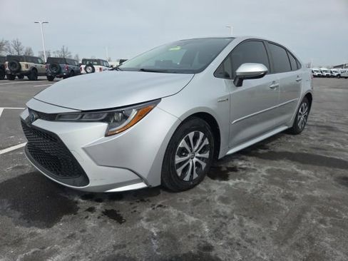 Used 2021 Toyota Corolla LE image 2