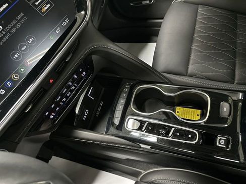 Used 2022 Buick Envision Avenir w/ Technology Package II FWD image 14