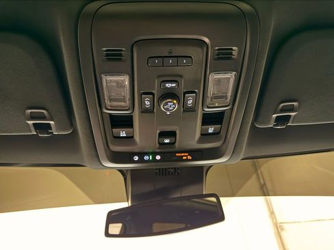 Used 2024 Chevrolet Tahoe Z71 w/ Z71 Off-Road Package image 21