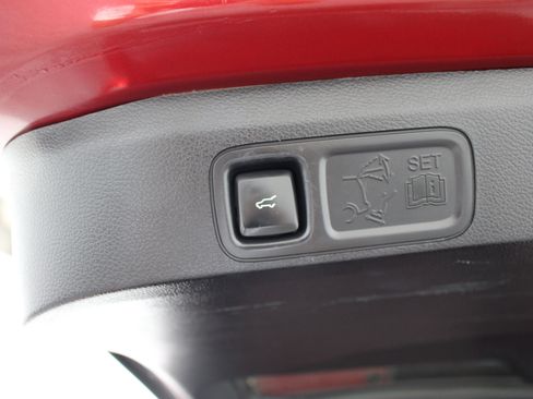 Used 2018 Ford Expedition XLT w/ Equipment Group 202A AWD/4WD image 26