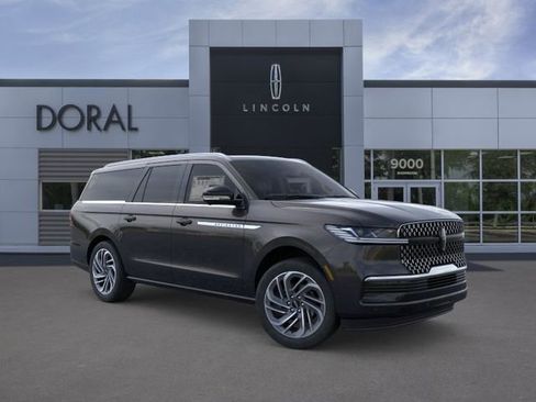 New 2025 Lincoln Navigator L Reserve AWD/4WD image 7