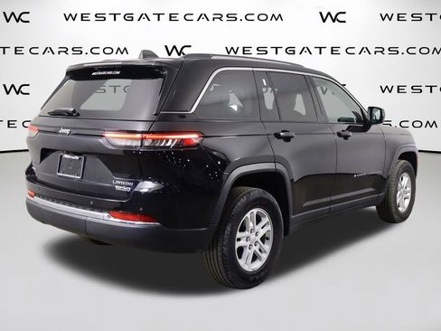 Used 2023 Jeep Grand Cherokee Laredo AWD/4WD image 44