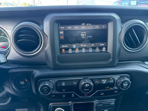 Used 2022 Jeep Gladiator Sport AWD/4WD image 17