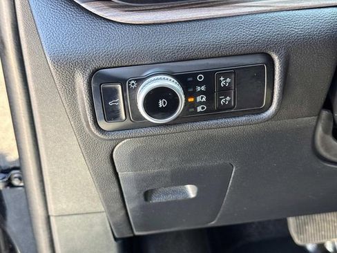 Used 2023 Ford Explorer Limited w/ Equipment Group 301A AWD/4WD image 34