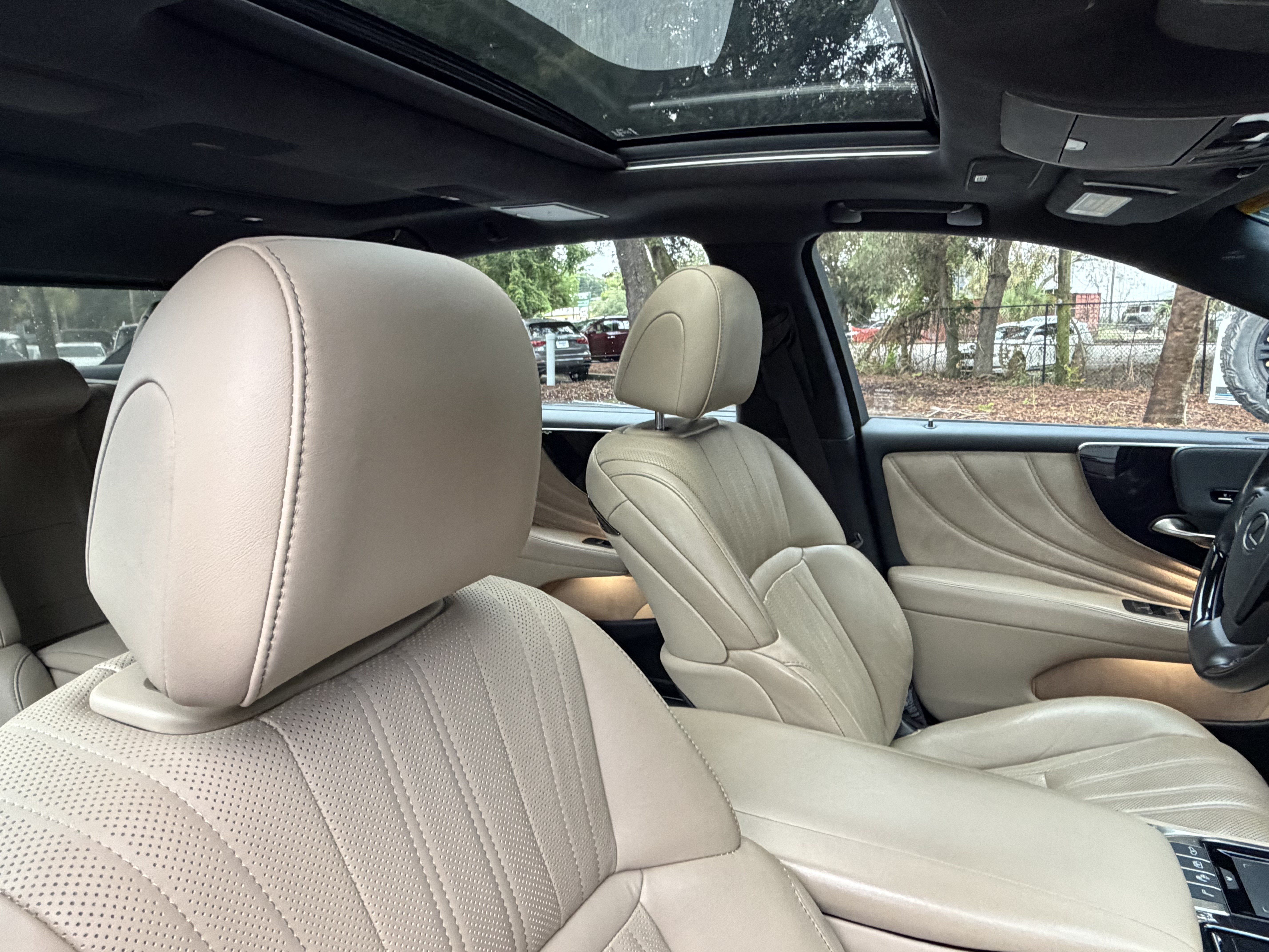 Used 2022 Lexus LS 500 w/ Interior Upgrade Package RWD image 45