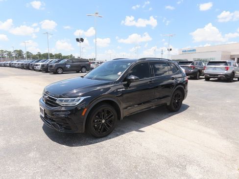 Used 2022 Volkswagen Tiguan SE R-Line AWD/4WD image 2