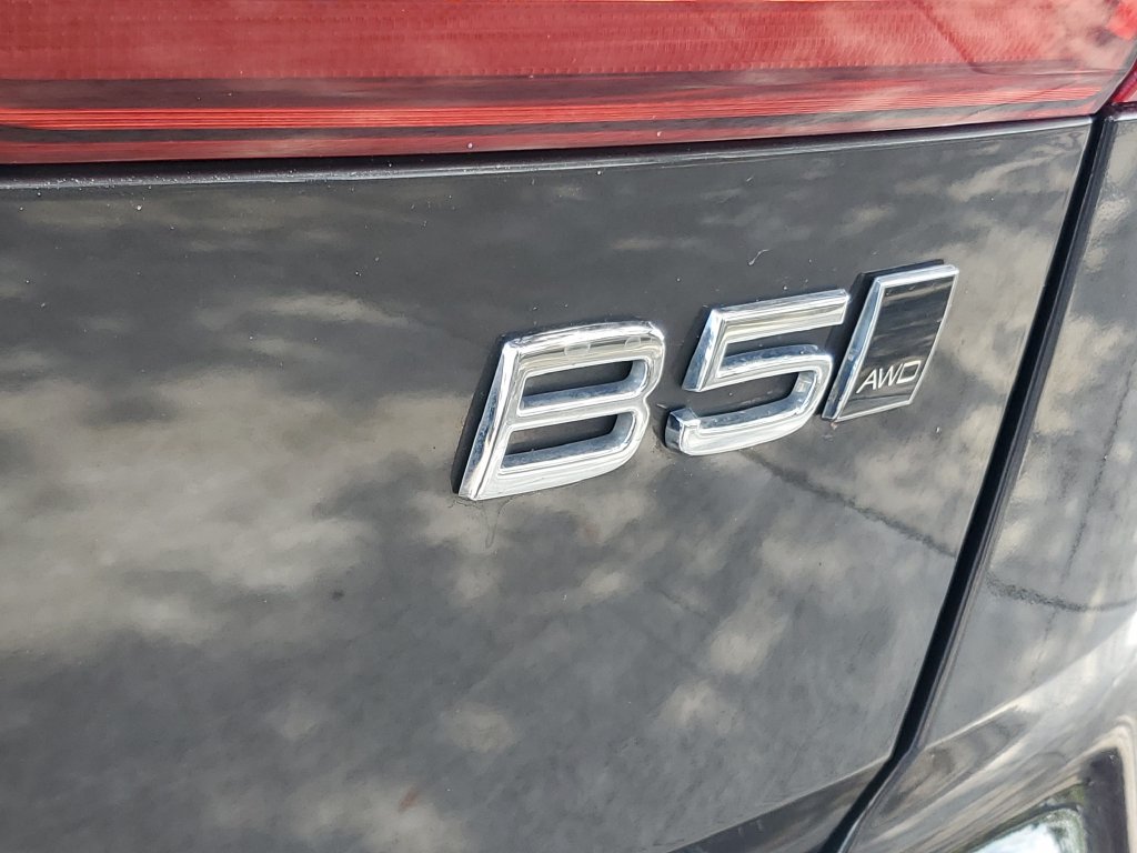 Certified 2022 Volvo XC60 B5 Momentum w/ Protection Package Premier AWD/4WD image 8