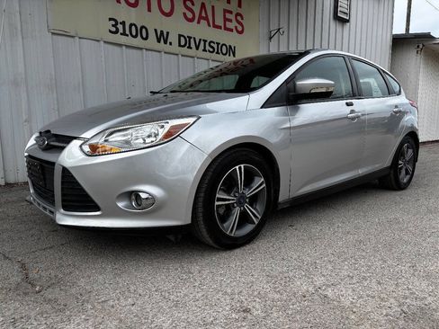 Used 2014 Ford Focus SE w/ SE Sport Package FWD image 3