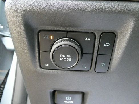 New 2025 Ford Expedition Active image 30