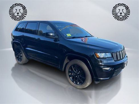 Used 2021 Jeep Grand Cherokee Laredo X image 3