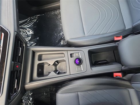 New 2025 Volkswagen Tiguan SE R-Line image 18