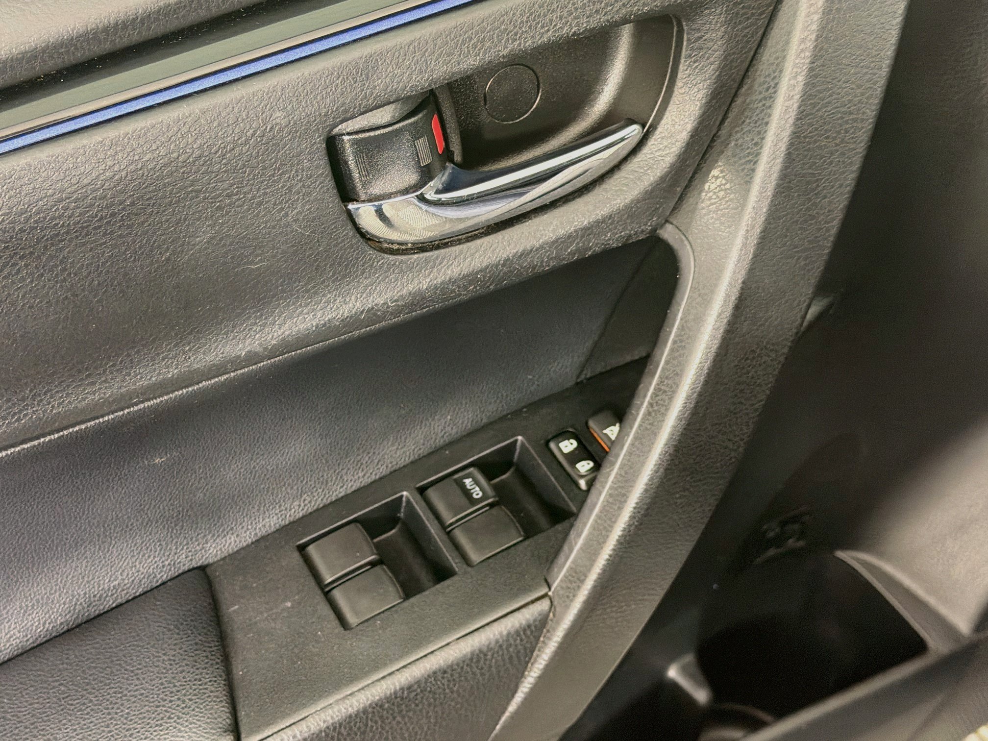 Used 2017 Toyota Corolla XSE w/ Carpet Mat Package (TMS) FWD image 15