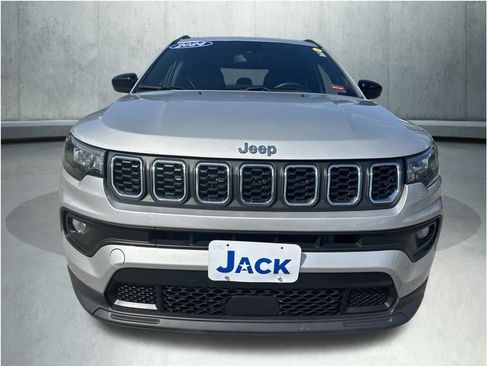 Used 2024 Jeep Compass Latitude AWD/4WD image 10