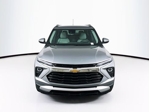 Used 2025 Chevrolet TrailBlazer LT image 2