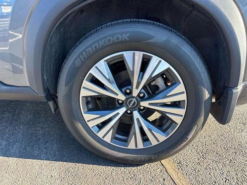 Used 2022 Nissan Rogue SV image 23