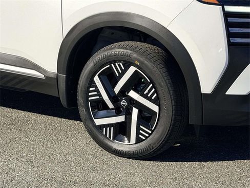 New 2026 Nissan Kicks SV image 7