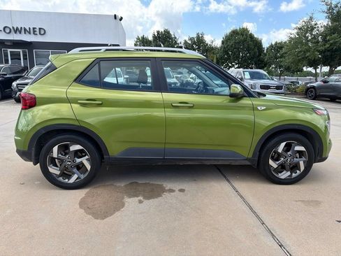 Used 2023 Hyundai Venue SEL FWD image 6
